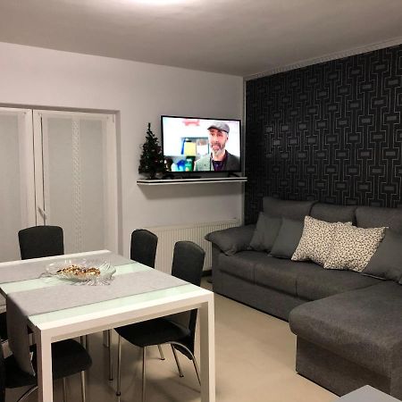 דירות Rîşnov Apartament Antoaneta מראה חיצוני תמונה