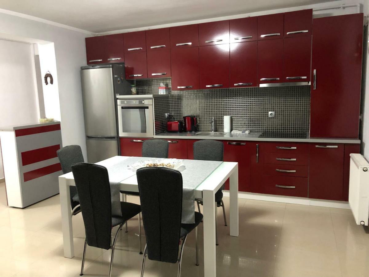 דירות Rîşnov Apartament Antoaneta מראה חיצוני תמונה