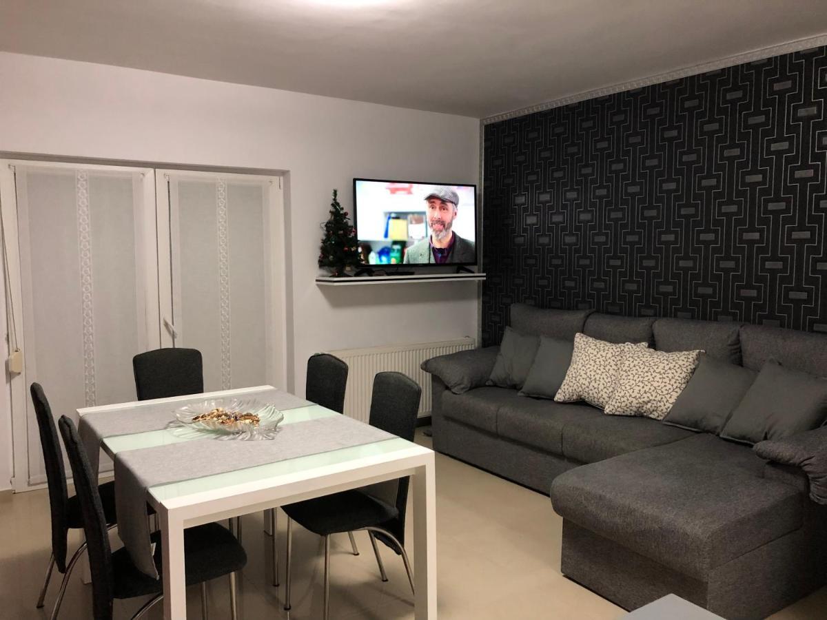 דירות Rîşnov Apartament Antoaneta מראה חיצוני תמונה